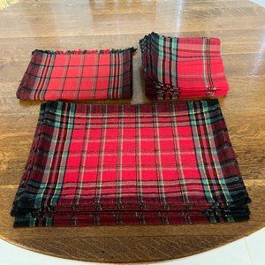 Christmas/Holiday Placemats, Napkins & Table Runner